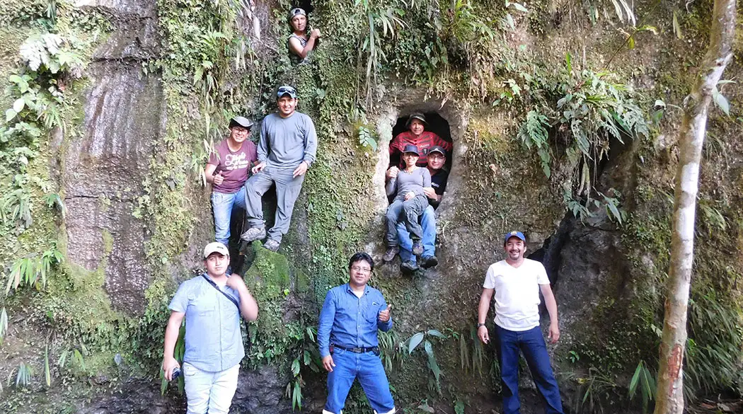 Cuevas y chorrera en la Ruta 1