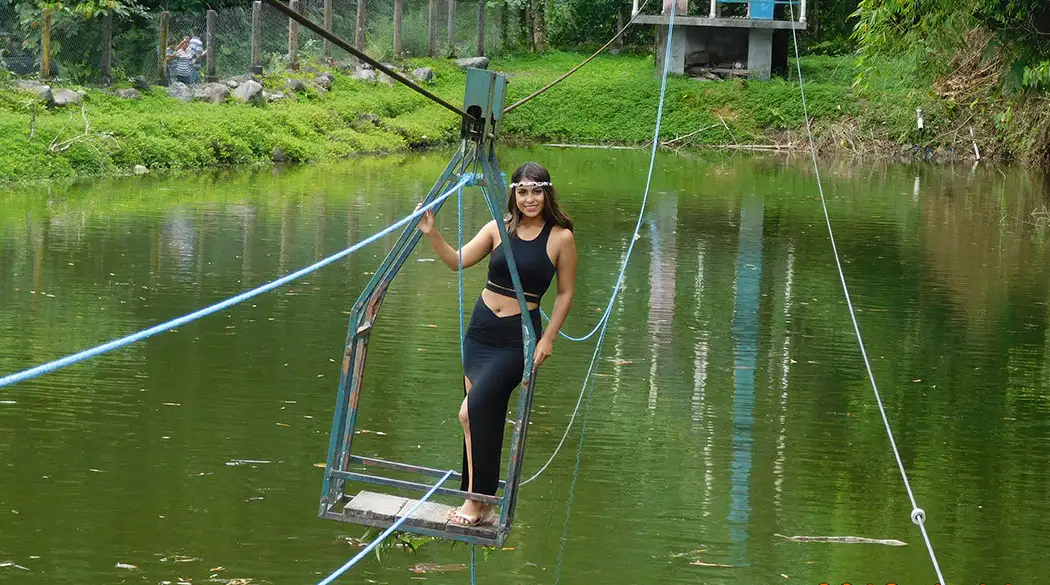 Canoping con efecto ski en el agua